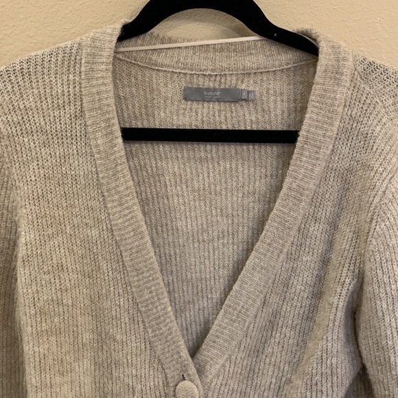 Elegant Beige Women's Cardigan - Picture 5 of 13